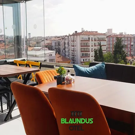 Blaundus מלון אושאק