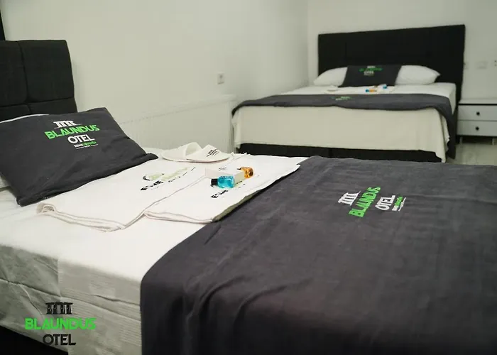 Blaundus * אושאק